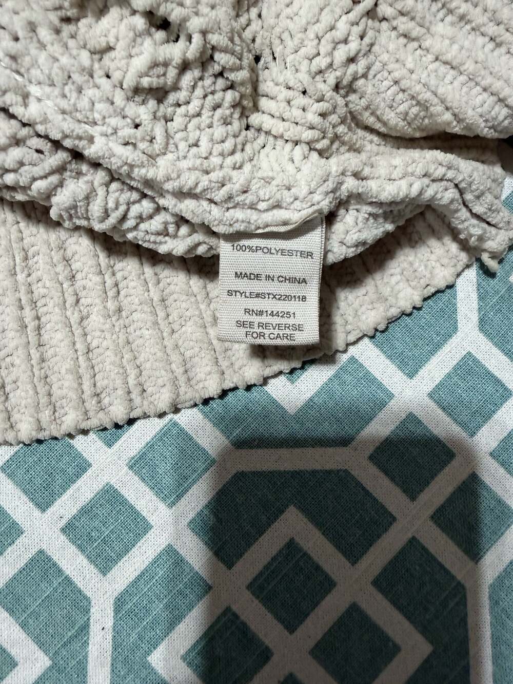 Moon & Madison Cream Chenille Chunky Knit V-Neck Sweater - Picture 3 of 3